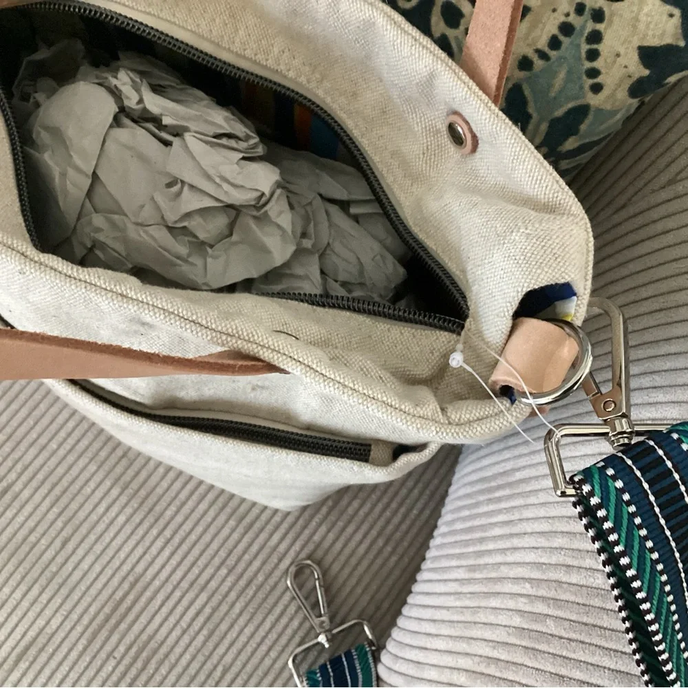 Brighton Bella Vita Embroidered Canvas Medium Messenger Bag - Picture 10 of 12